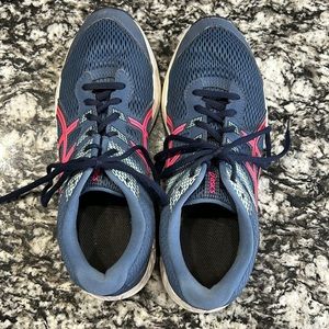 ASICS tennis shoes.  Good shape.